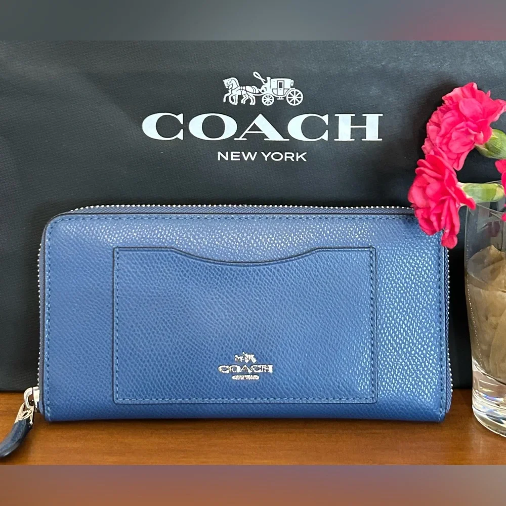 COACH Crossgrain Leather Zippy Wallet - Picture 2 of 8
